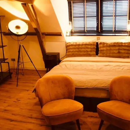 De Hollandsche Leeuw Szálloda 3*