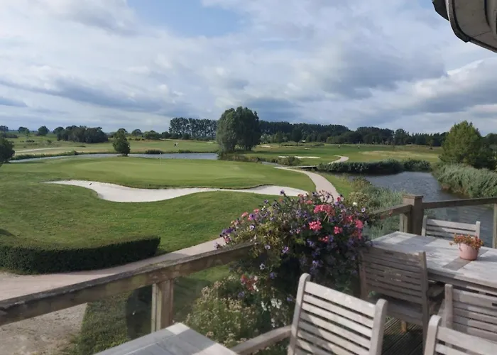 De Hollandsche Leeuw Otel 3*